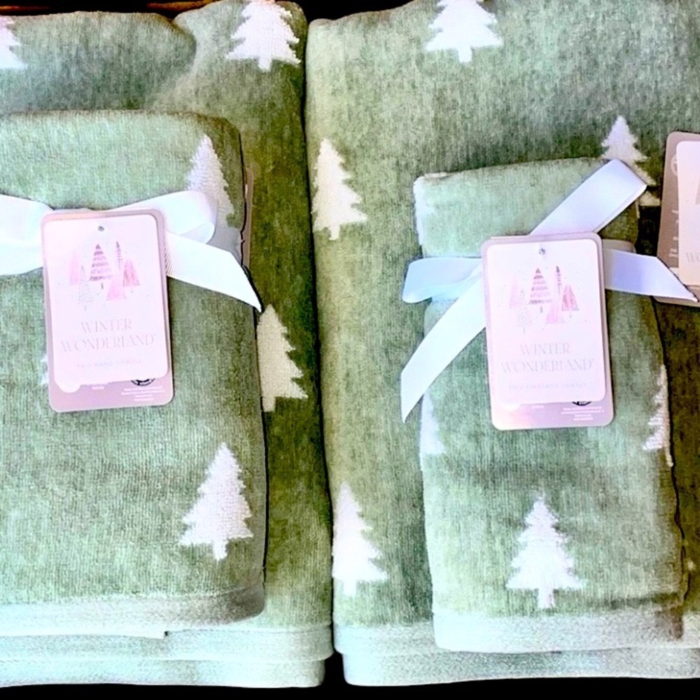 🌲Holiday Bath Towel Set 🌲 NWT! Perfect for the entire winter season ❄️ - Picture 2 of 15